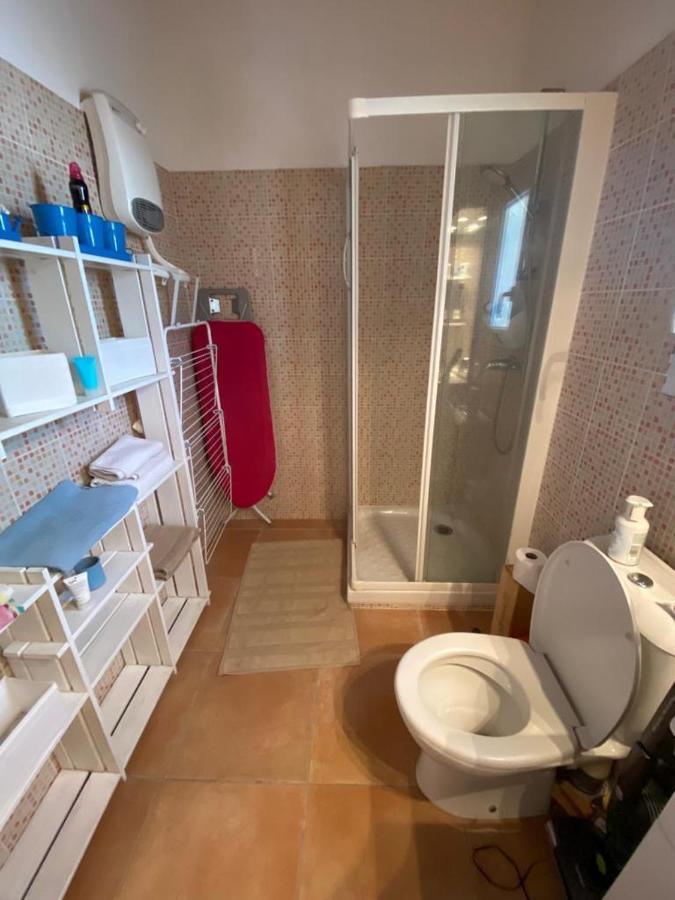 Bed and Breakfast Au Mazet Du Parc Ledenon Экстерьер фото