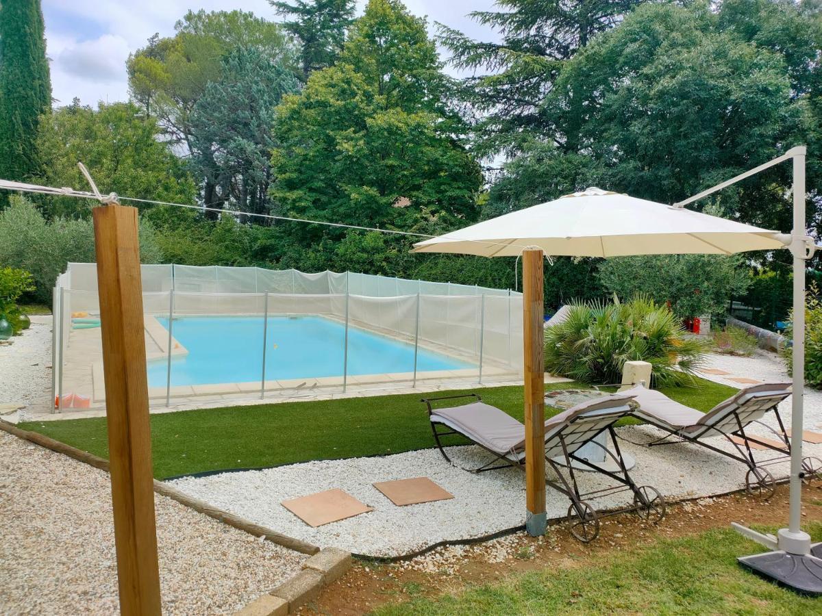Bed and Breakfast Au Mazet Du Parc Ledenon Экстерьер фото